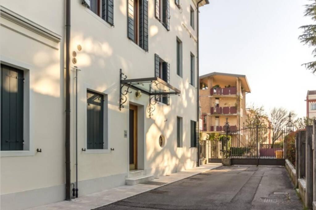 Dadahome Elegante Appartamento Vicino Al Centro Treviso Exterior foto