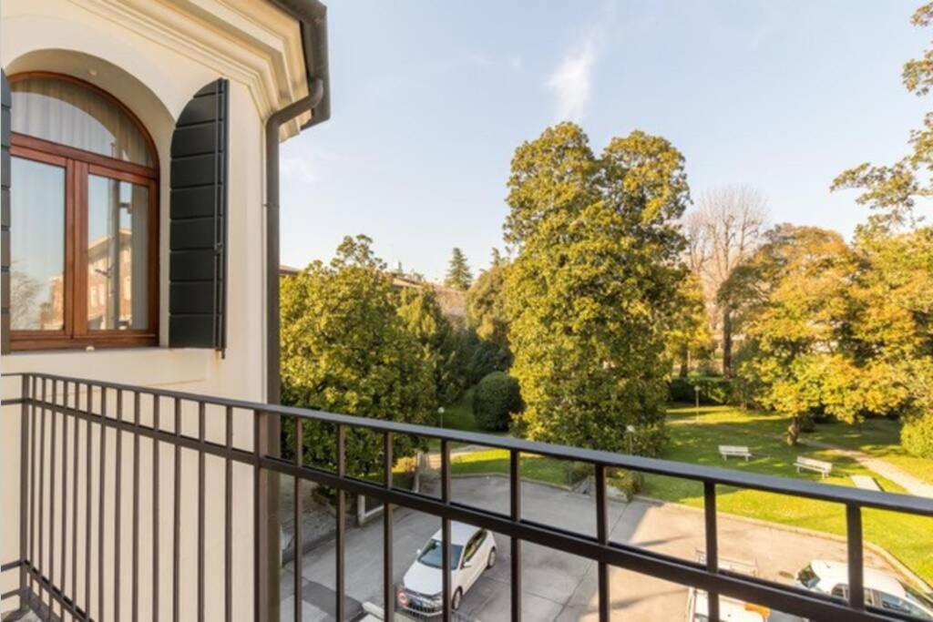Dadahome Elegante Appartamento Vicino Al Centro Treviso Exterior foto